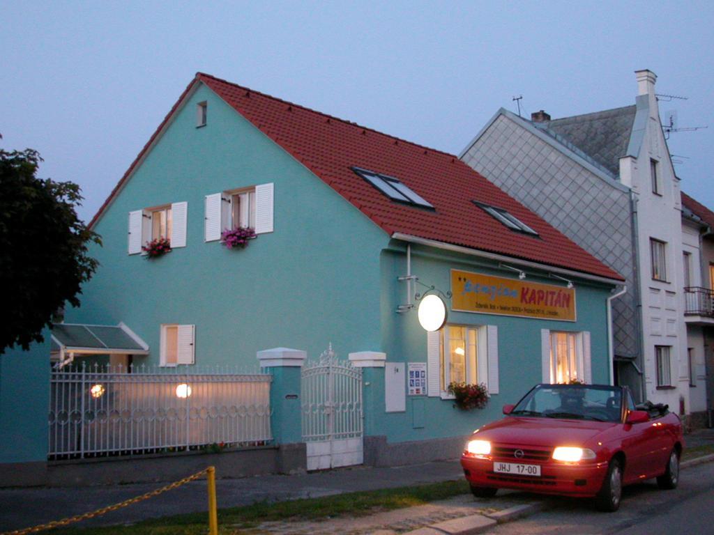 Penzion Kapitan Jindřichŭv Hradec Exterior foto