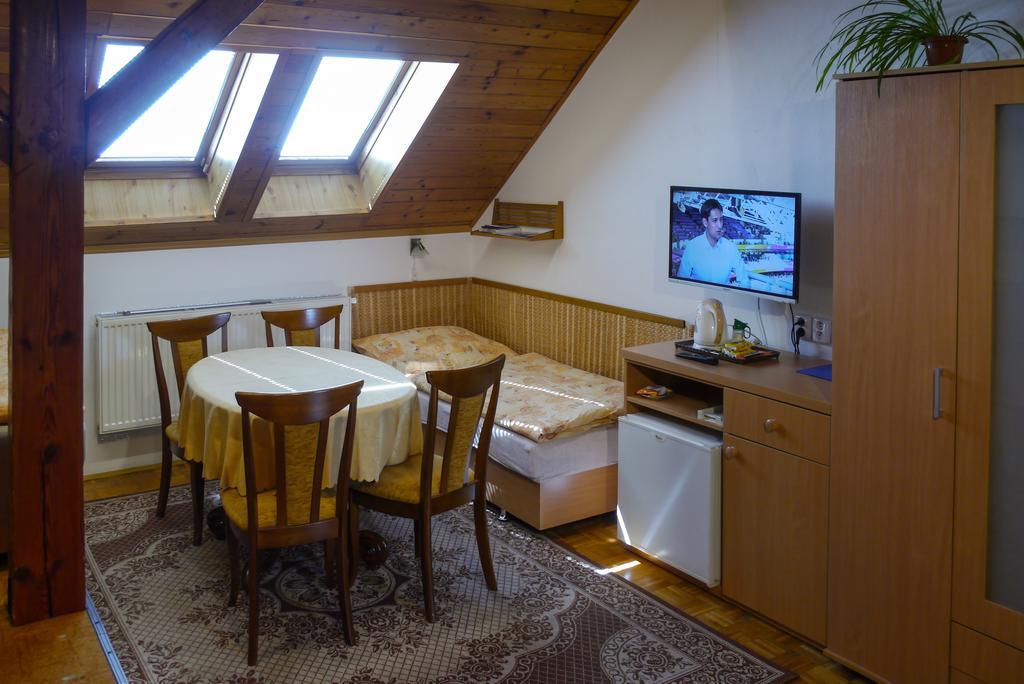 Penzion Kapitan Jindřichŭv Hradec Exterior foto